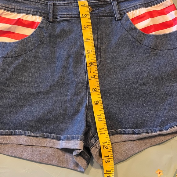 Where’s Waldo Jean shorts - Picture 9 of 10